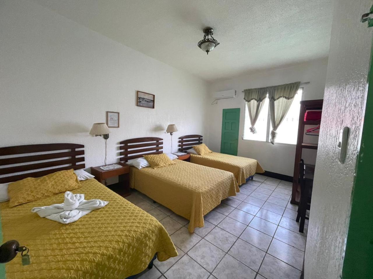 פלורס Hotel Sabana מראה חיצוני תמונה